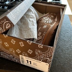 Bravest studio brown paisley slippers